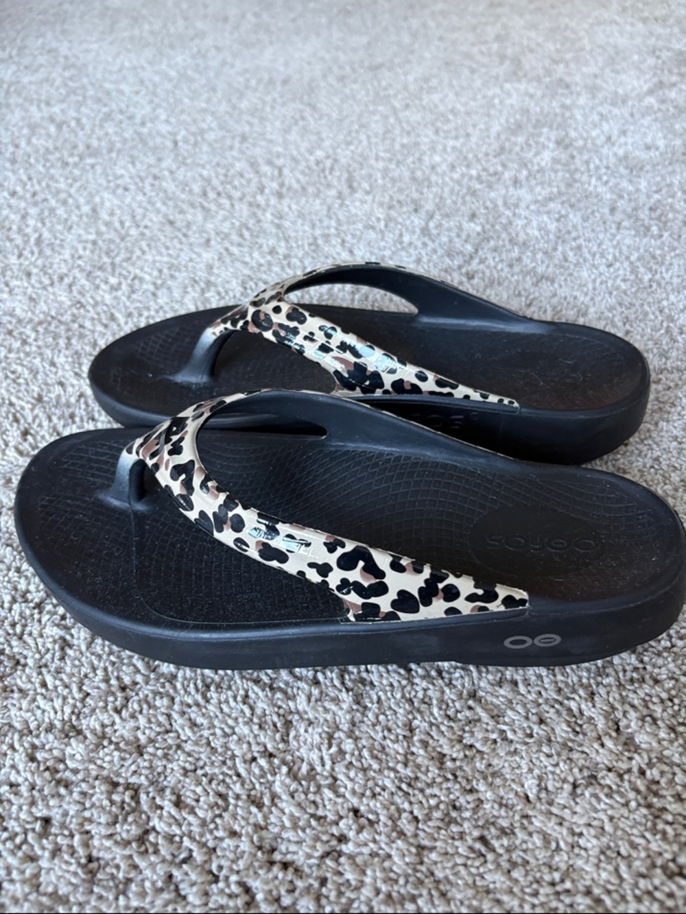 OOFOS Women's OOlala Limited Edition Leopard Thong Sandals